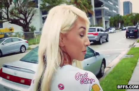 Девочки позвали на свою пижамную вечеринку мужика