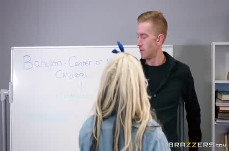 Распутная студентка Barbie Sins совратила своего препода