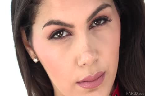 Сексуальную Valentina Nappi жестко отодрали в рабочую попку