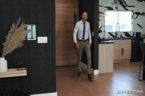 Сочная милфа Nara Ford нашла богатого трахаря