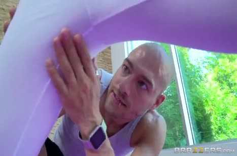 Тренер трахнул спортсменку в прозрачных лосинах