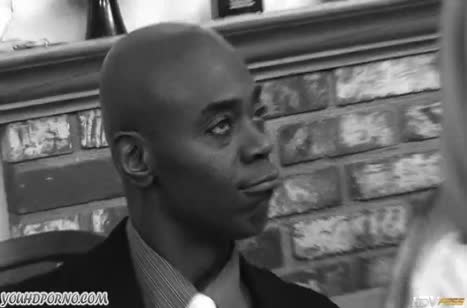 Бывалая Нина Хартли выбрала себе чернокожего трахаря